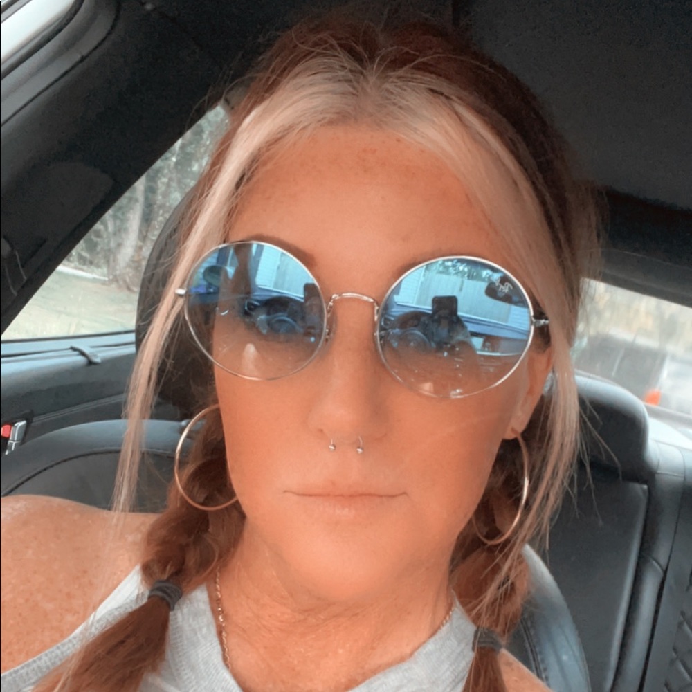 Meet your Posher, Lisa